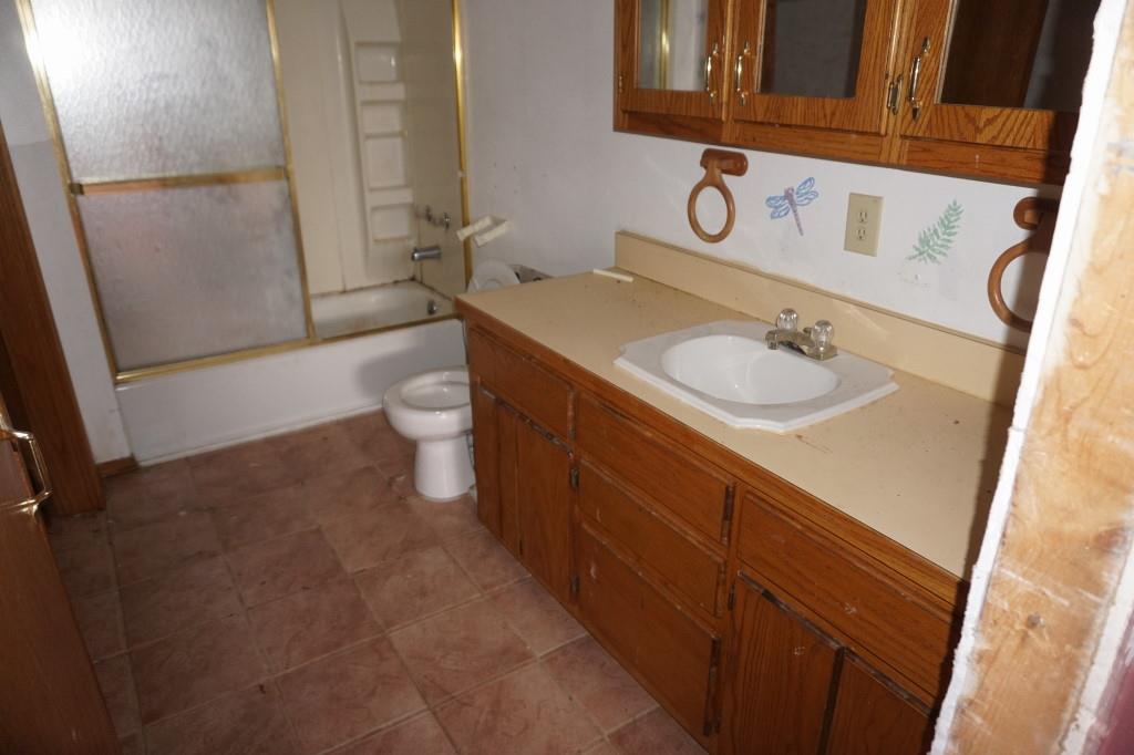 2308 W Frontage, Okemah, OK 74859