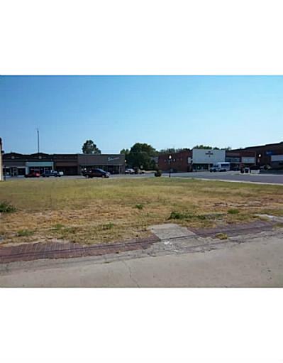 222 W Bdwy, Okemah, OK 74859