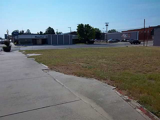 222 W Bdwy, Okemah, OK 74859