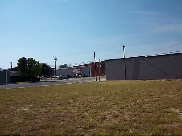 222 W Bdwy, Okemah, OK 74859