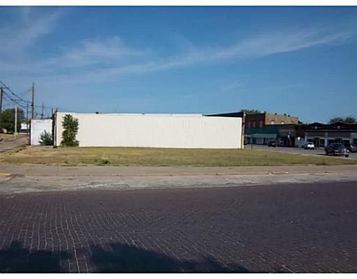 222 W Bdwy, Okemah, OK 74859