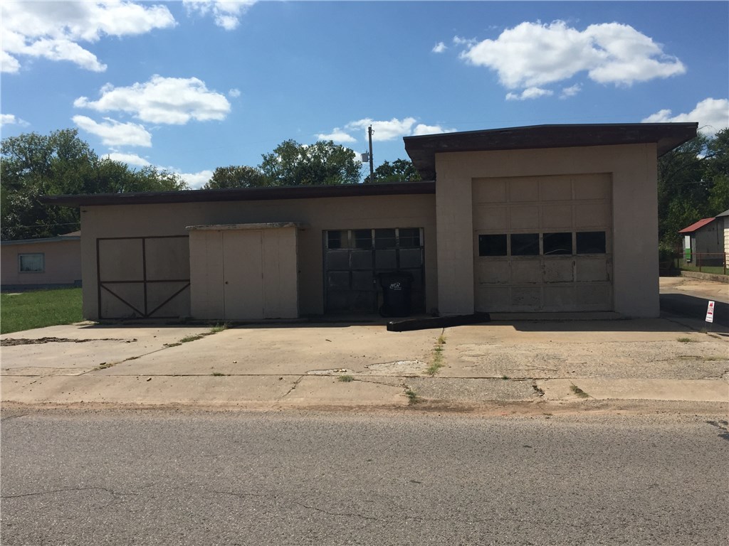 1039 N Main, Seminole, OK 74868