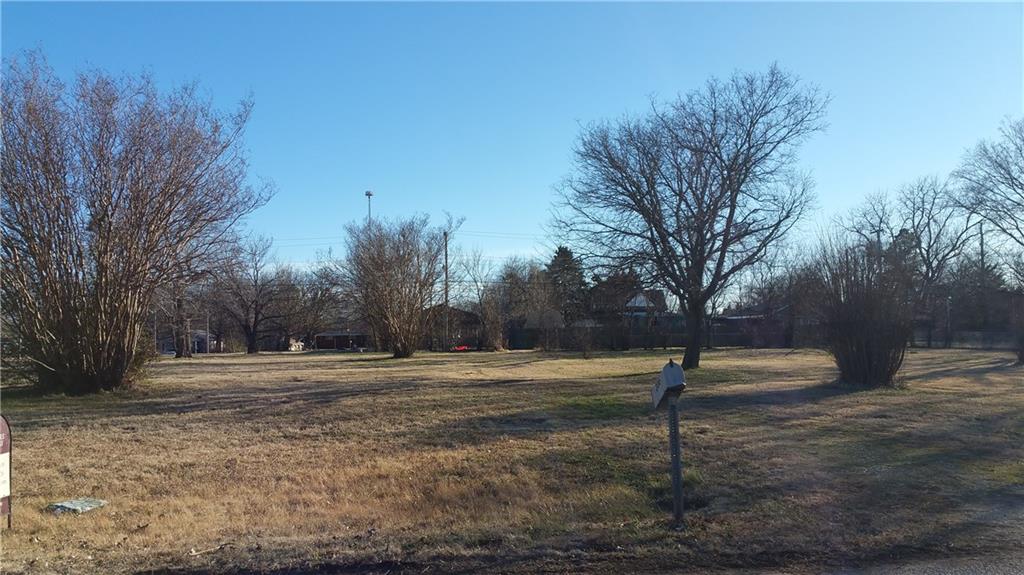 202 W Locust Street, Tecumseh, OK 74873
