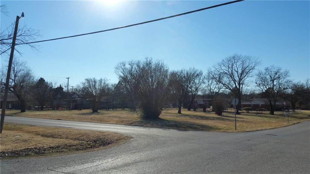 202 W Locust Street, Tecumseh, OK 74873