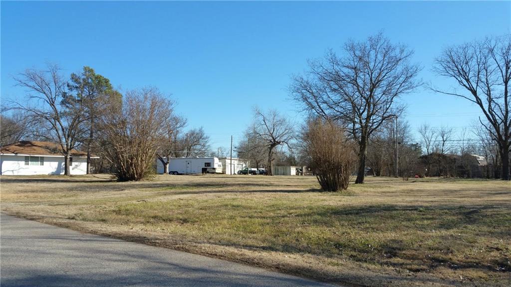 202 W Locust Street, Tecumseh, OK 74873