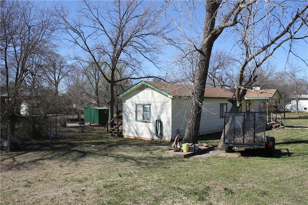 222 S 1st Street, Tecumseh, OK 74873