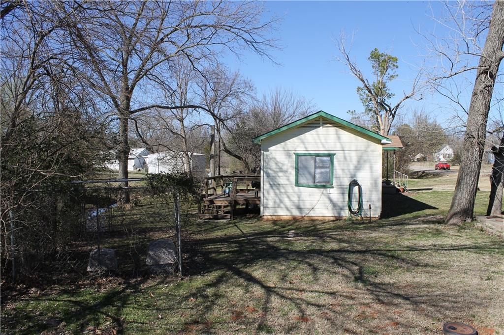 222 S 1st Street, Tecumseh, OK 74873