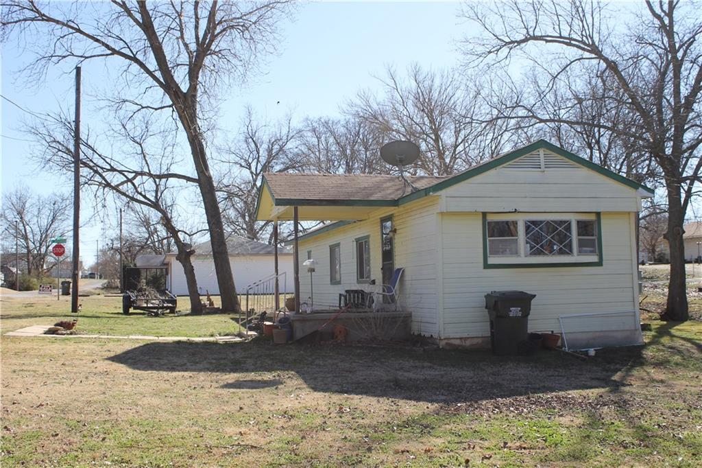 222 S 1st Street, Tecumseh, OK 74873