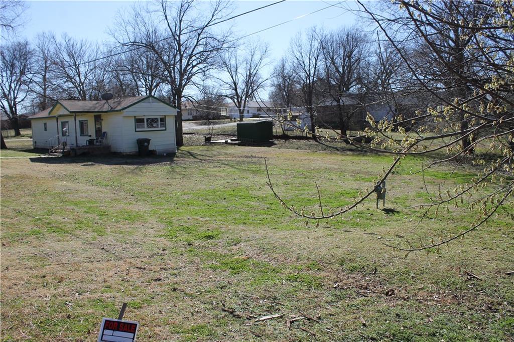 222 S 1st Street, Tecumseh, OK 74873