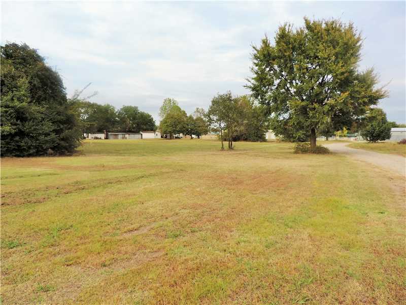 105 Pryor Ave W, Pocola, OK 74902