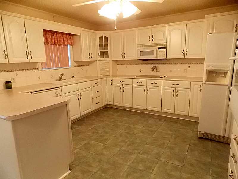 700 2Nd St W, Heavener, OK 74937