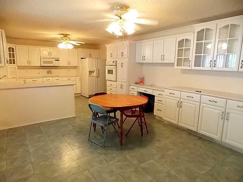 700 2Nd St W, Heavener, OK 74937