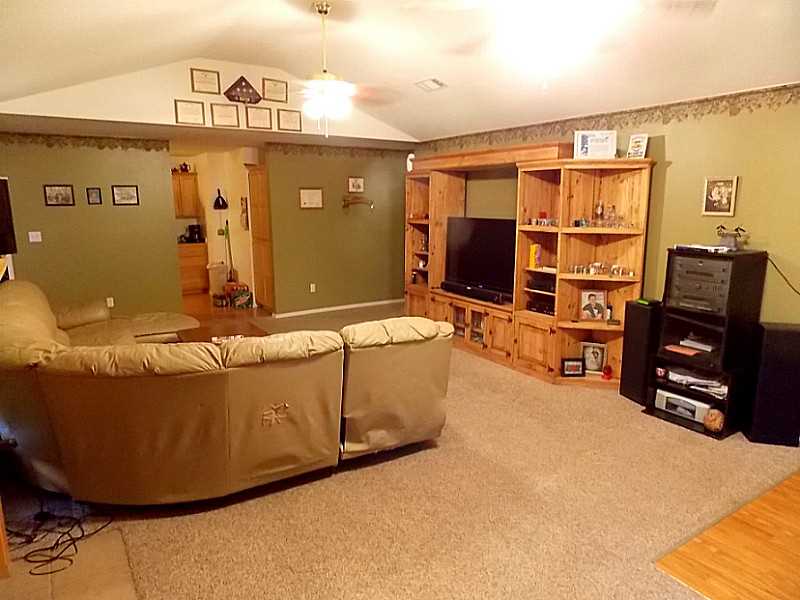 39920 La Camp Ave, Howe, OK 74940