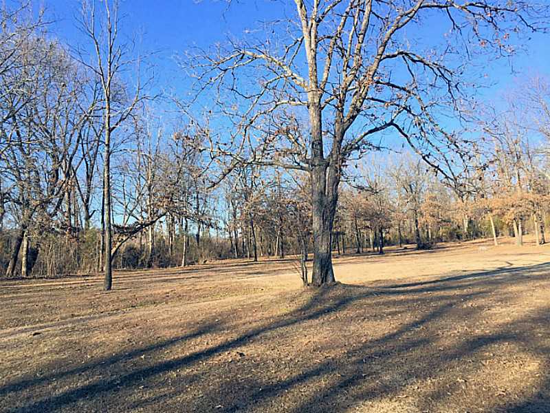 1094 Rd E, Muldrow, OK 74948