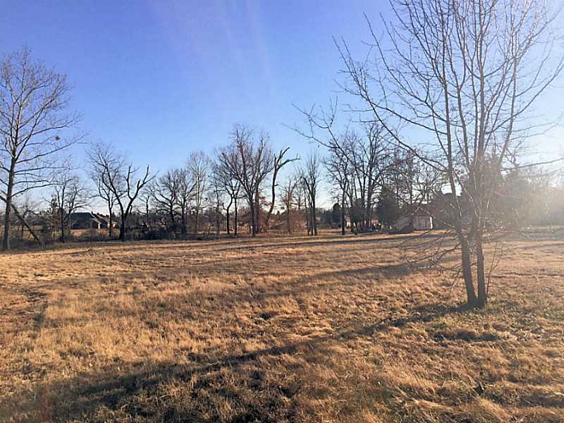 1094 Rd E, Muldrow, OK 74948