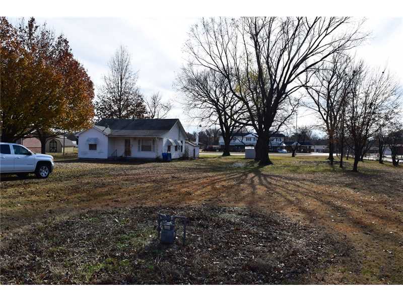 708 Sequoyah St E, Muldrow, OK 74948