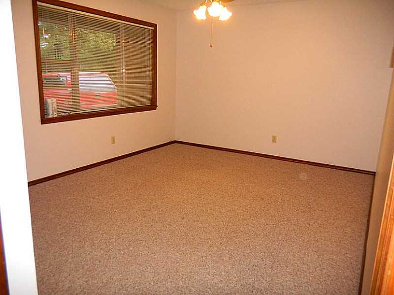 109 Lee St, Poteau, OK 74953