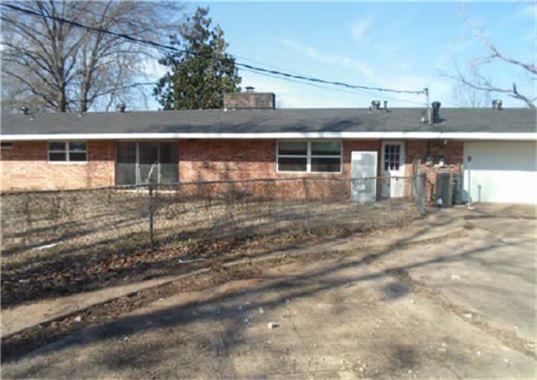 600Ridge Dr, Sallisaw, OK 74955