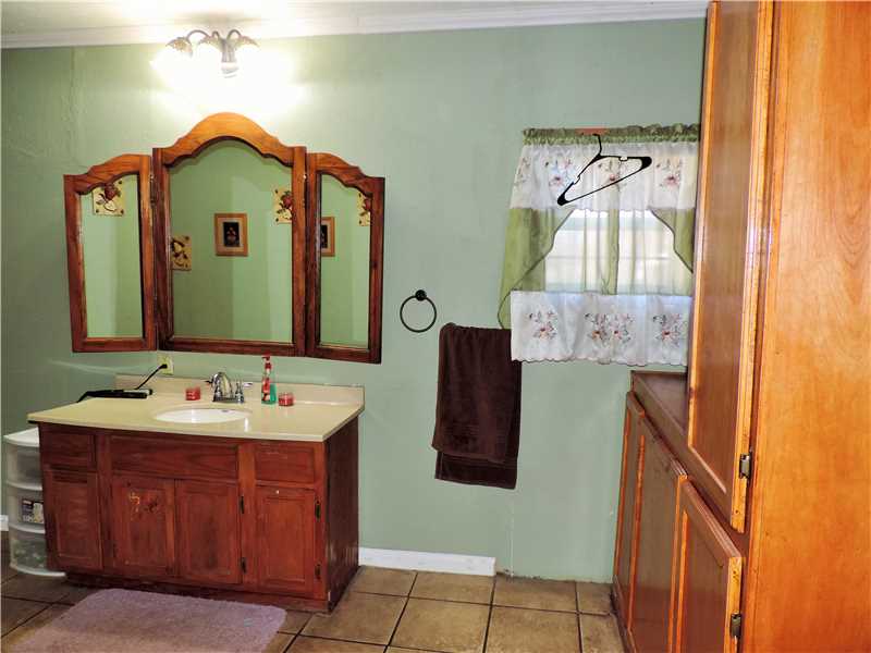310 Ash St N, Spiro, OK 74959