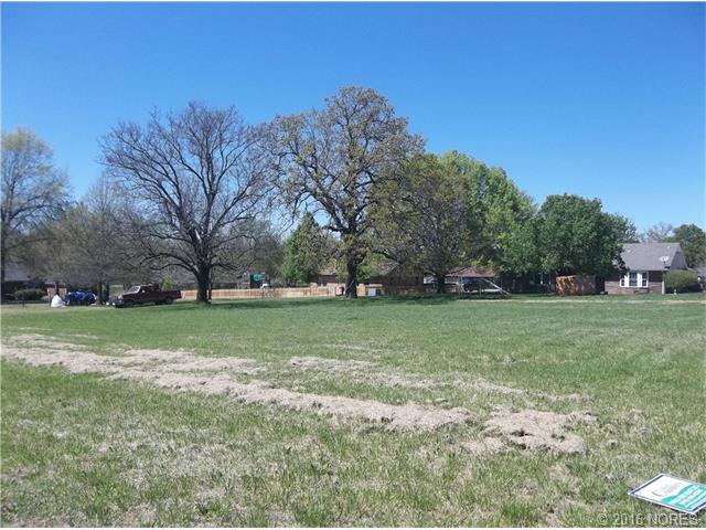 Persimmon Road, Stilwell, OK 74960
