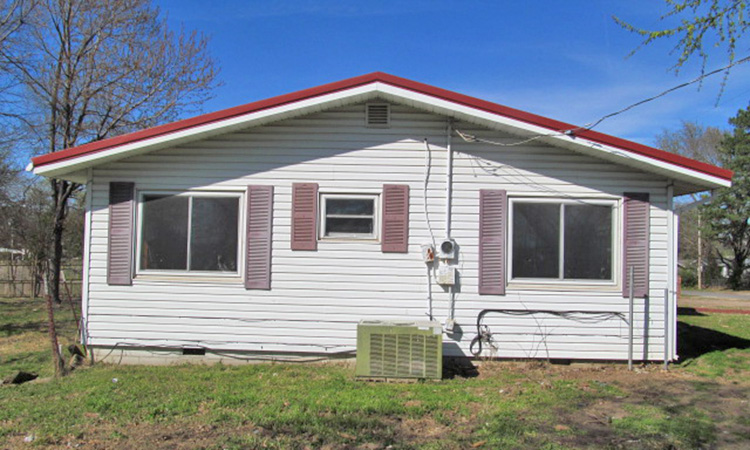 604 N. 1ST ST., Stilwell, OK 74960