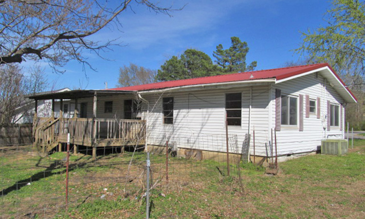604 N. 1ST ST., Stilwell, OK 74960