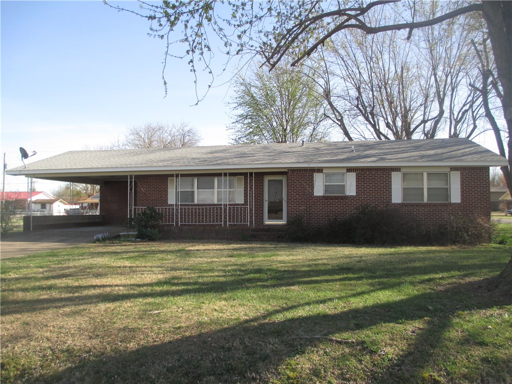 720 HickoryST, Stilwell, OK 74960