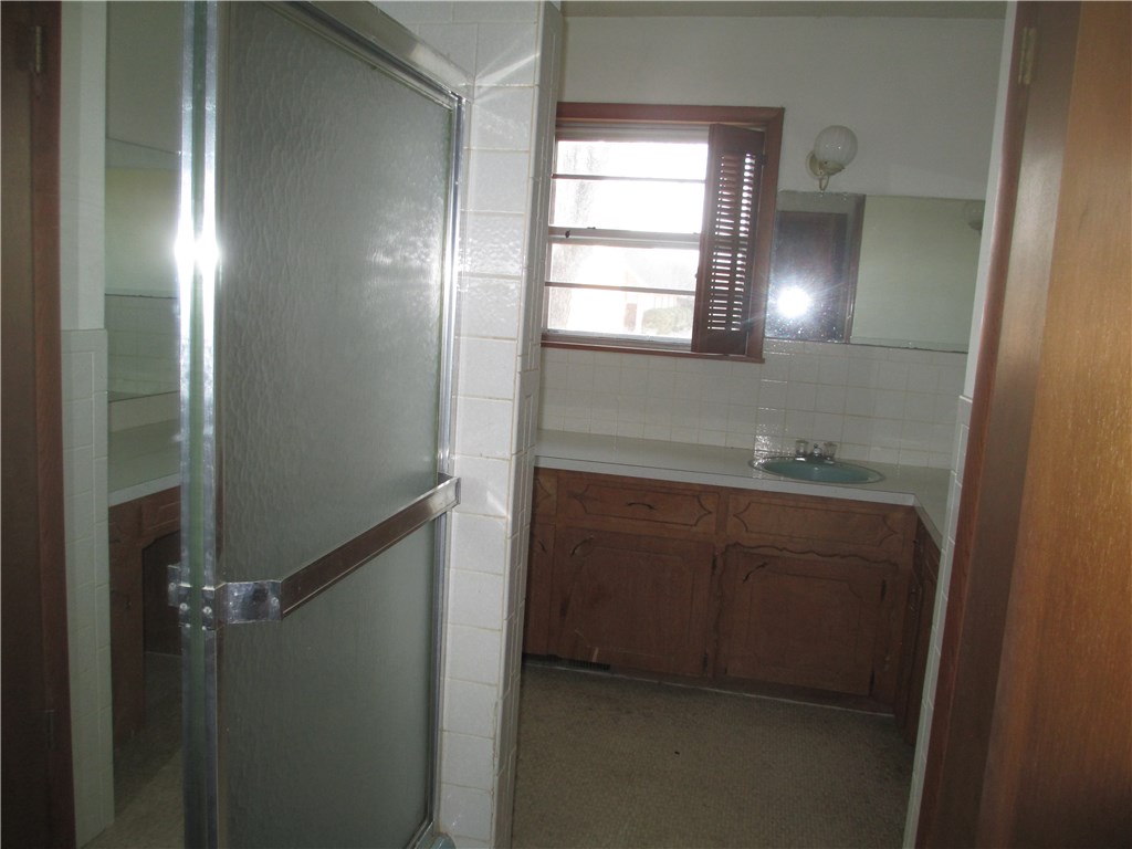 720 HickoryST, Stilwell, OK 74960