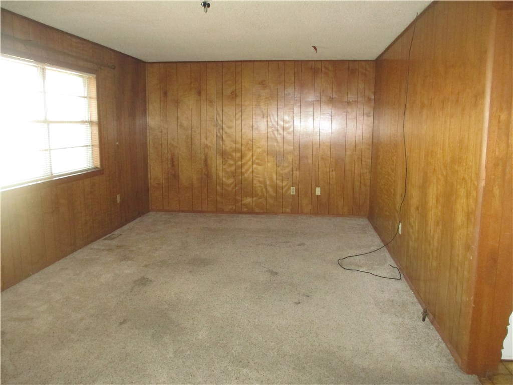 720 HickoryST, Stilwell, OK 74960