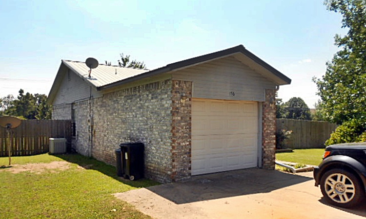 176 BLACKJACK ST., Stilwell, OK 74960