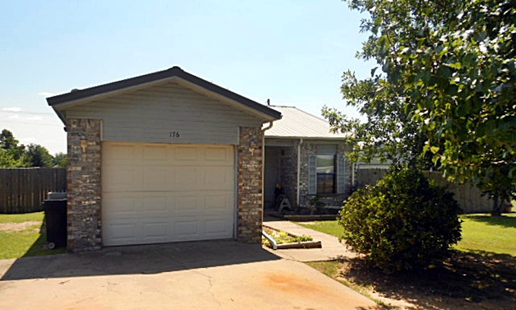 176 BLACKJACK ST., Stilwell, OK 74960