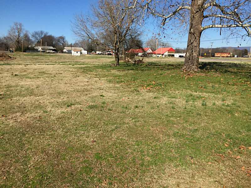 Poplar St, Wister, OK 74966