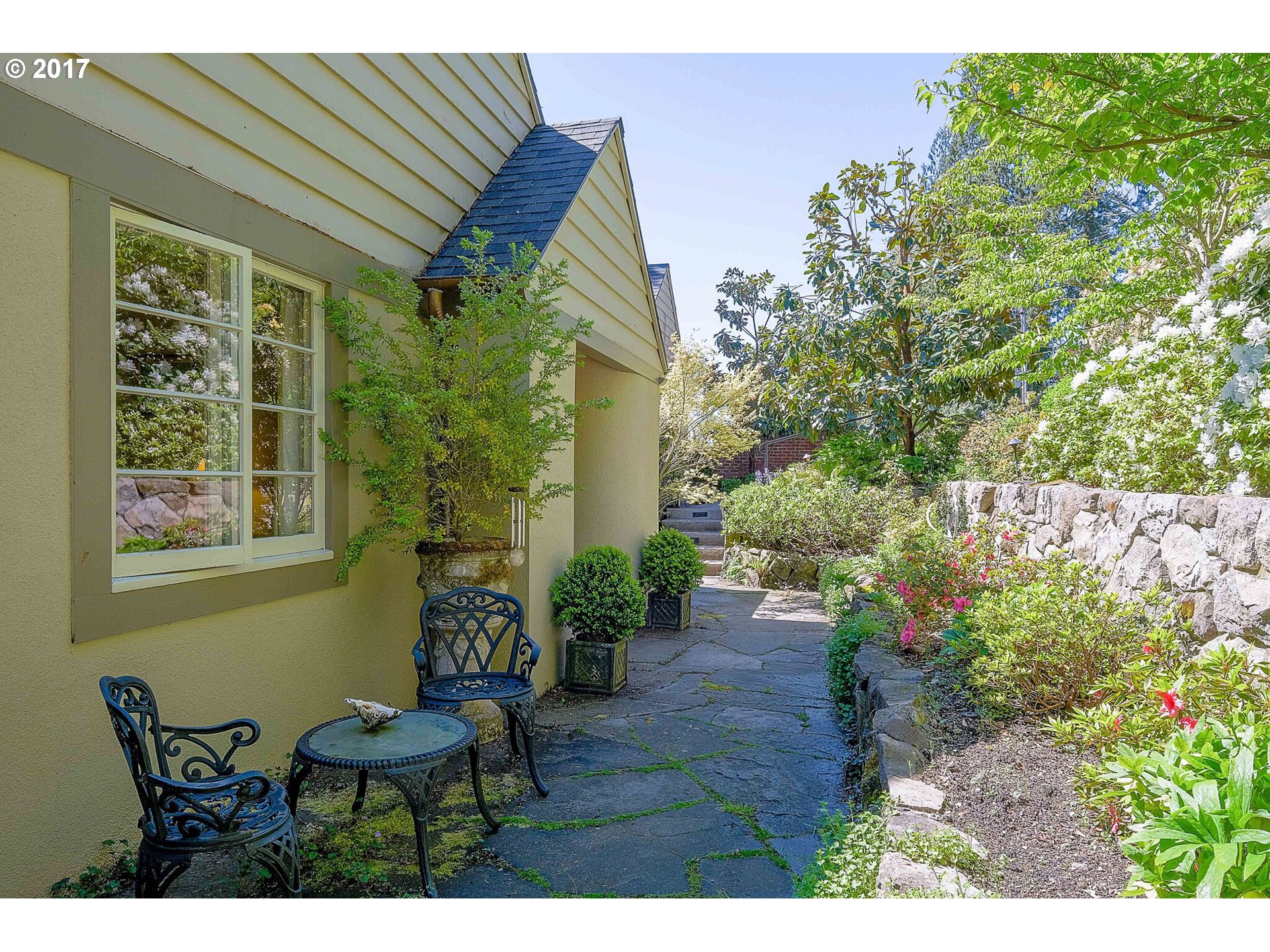 2430 SUMMIT CT, Lake Oswego, OR 97034