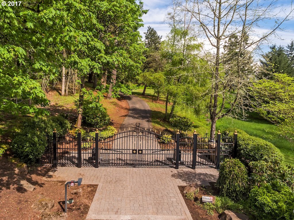 18785 WESTVIEW DR, Lake Oswego, OR 97034