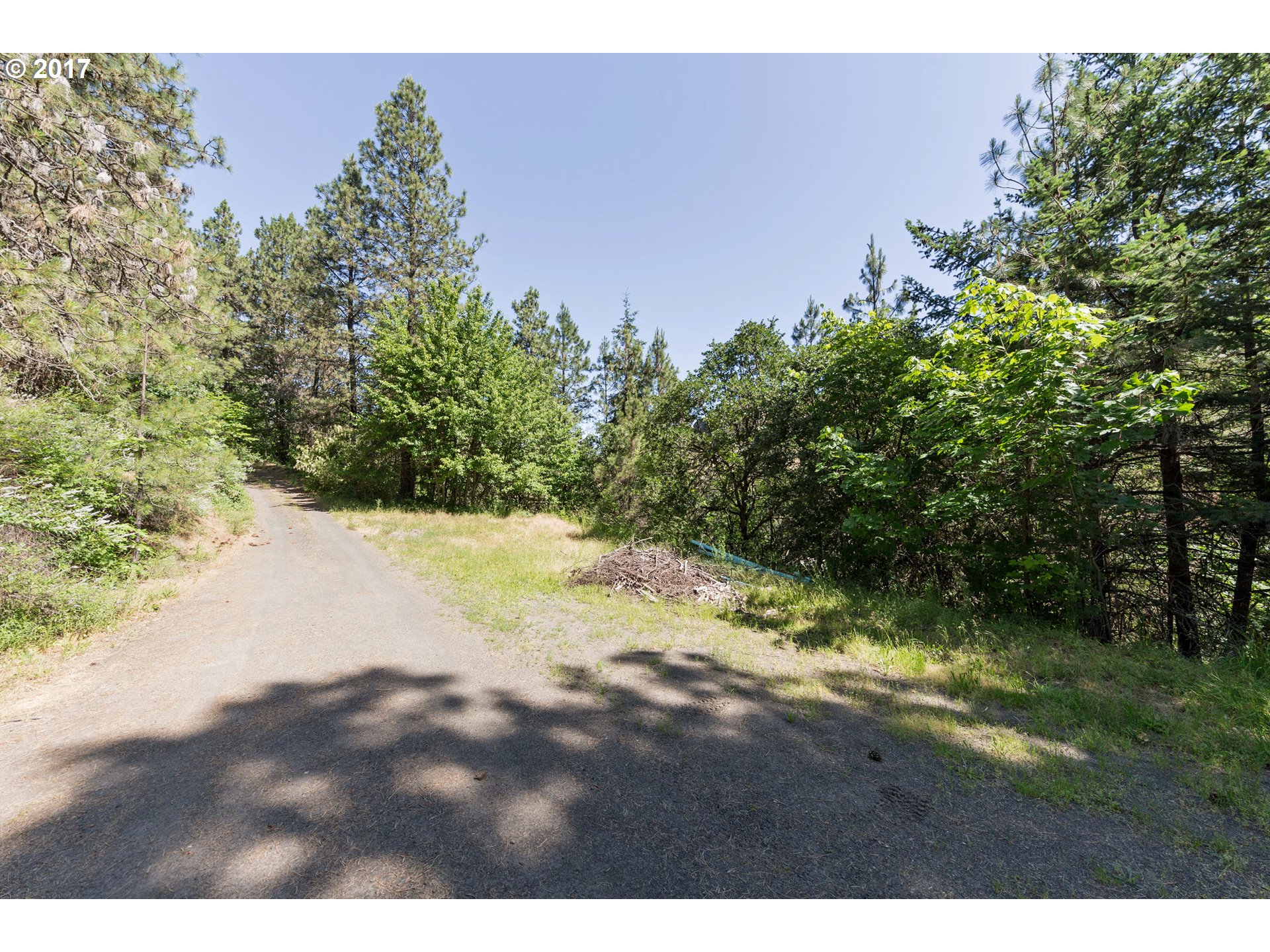 Huskey RD, Mosier, OR 97040