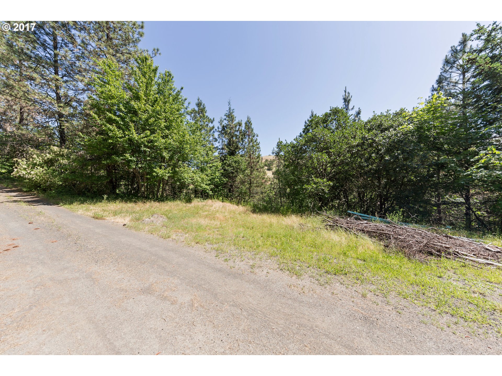 Huskey RD, Mosier, OR 97040