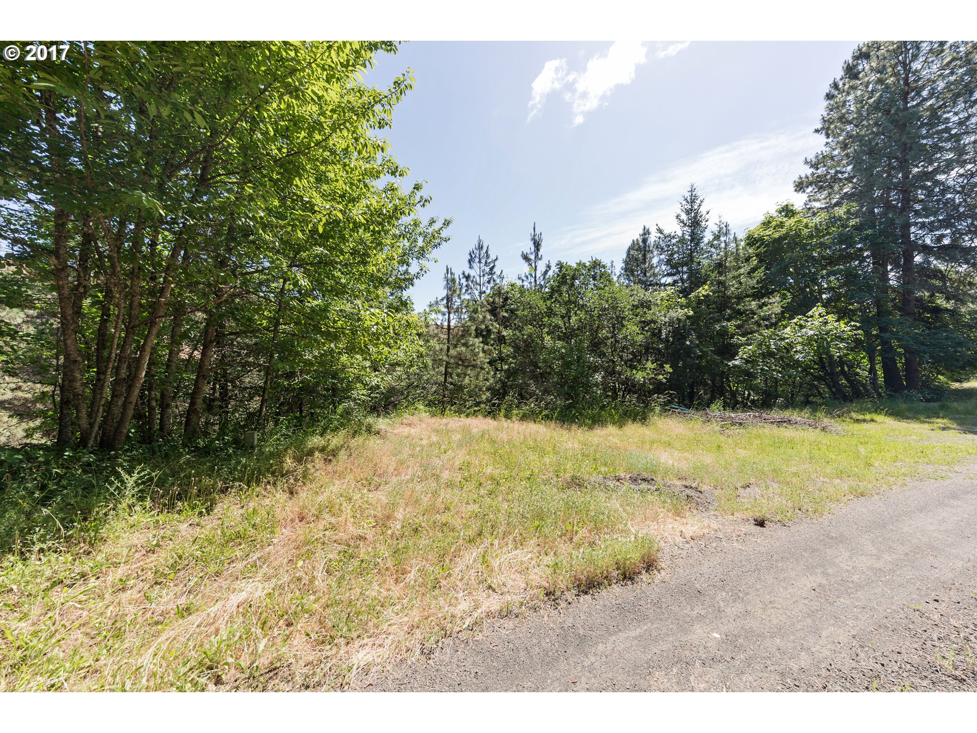 Huskey RD, Mosier, OR 97040