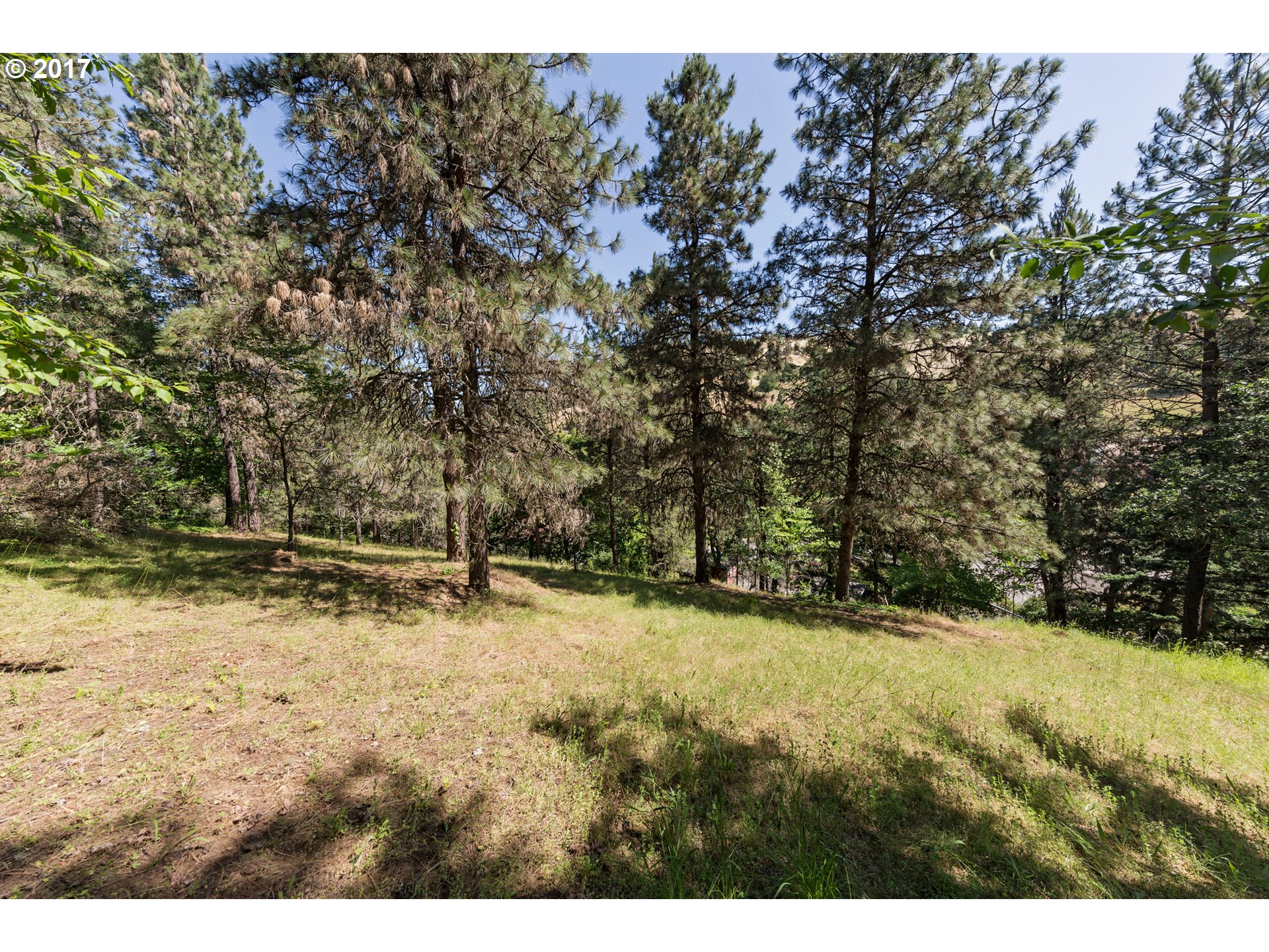 Huskey RD, Mosier, OR 97040