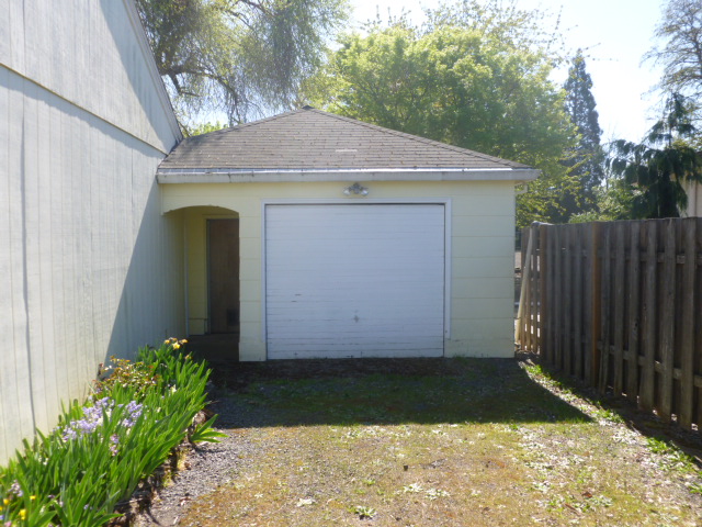 18918 Central Point RdOregon City, OR, 97045Clackamas County