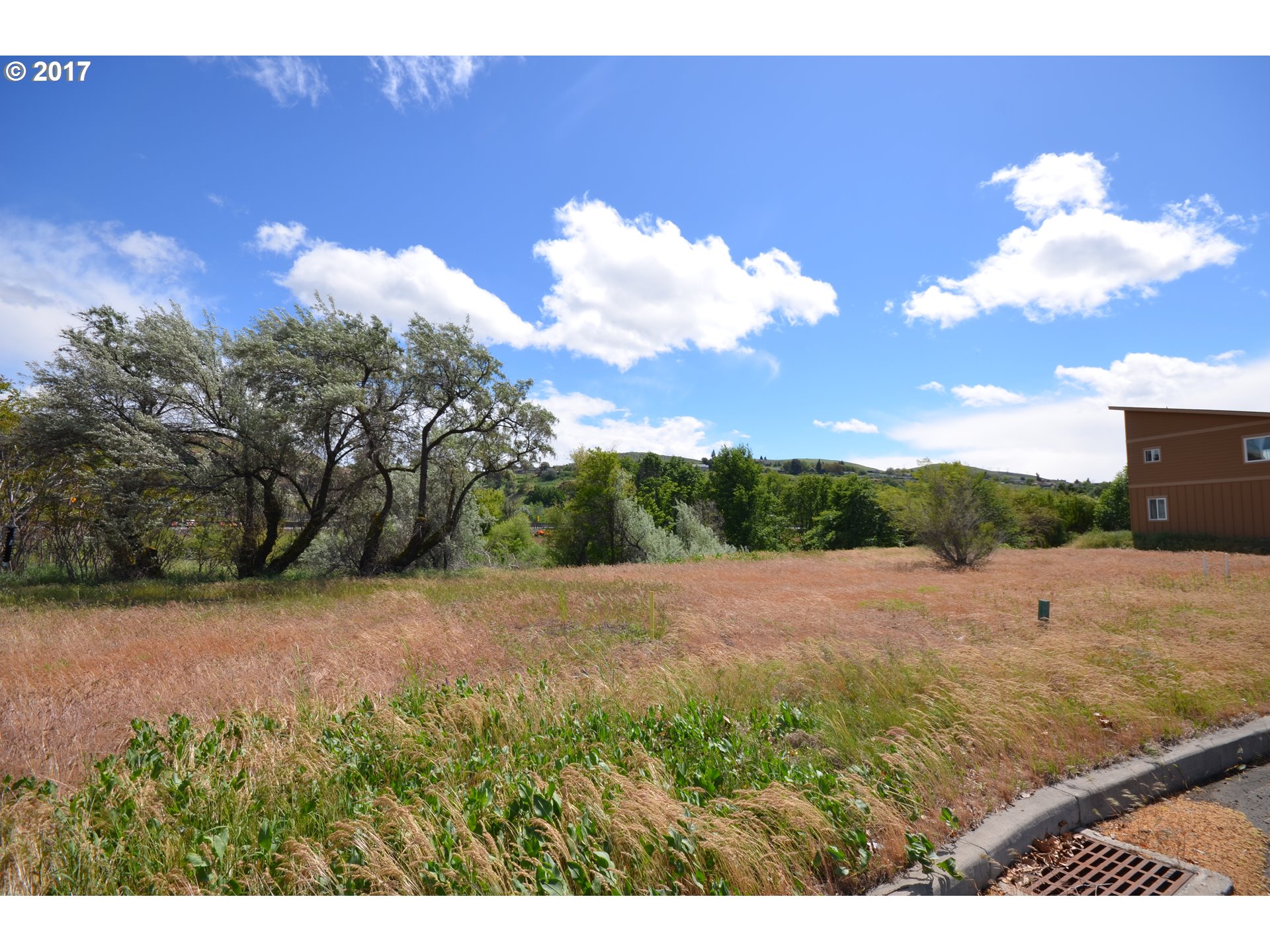 196 HONEYSUCKLE LN, The Dalles, OR 97058
