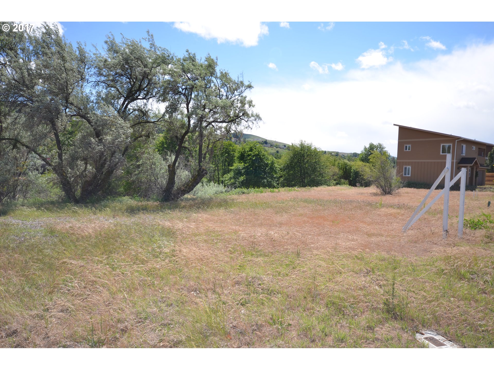 194 HONEYSUCKLE LN, The Dalles, OR 97058