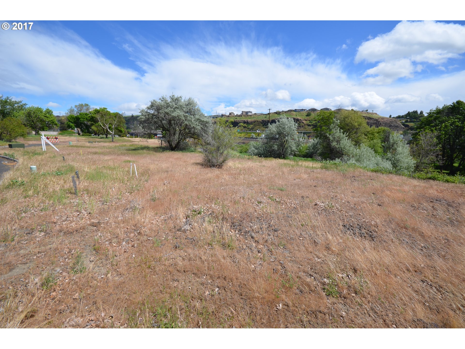 201 HONEYSUCKLE LN, The Dalles, OR 97058
