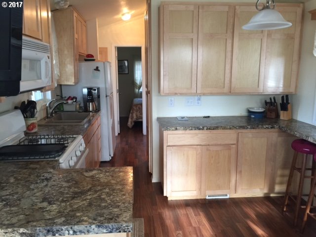 36 N Eagle Point, Wamic, OR 97063
