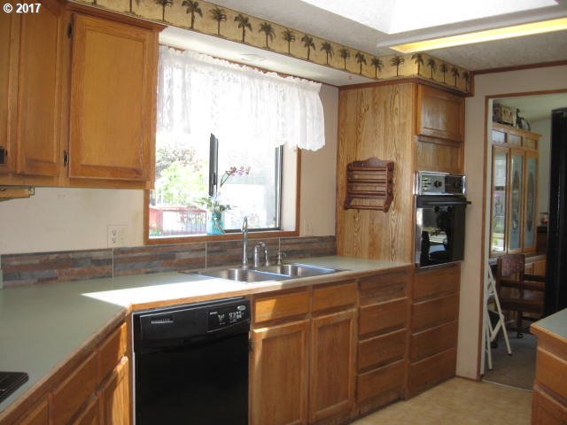 1999 JANSEN WAY 1, Woodburn, OR 97071