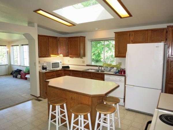 Heidi Manor Mh Court 1145 SW Cypress St #82Mcminnville, OR 97128