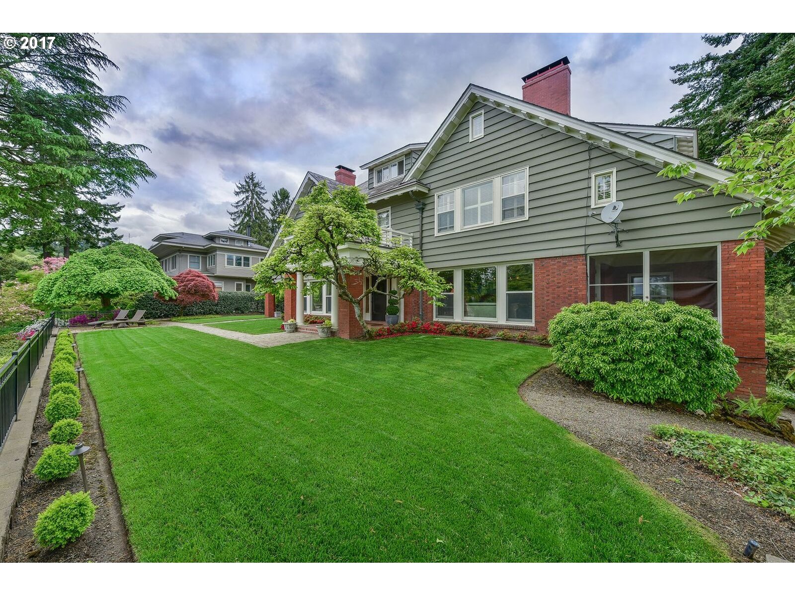 1863 SW MONTGOMERY DR, Portland, OR 97201