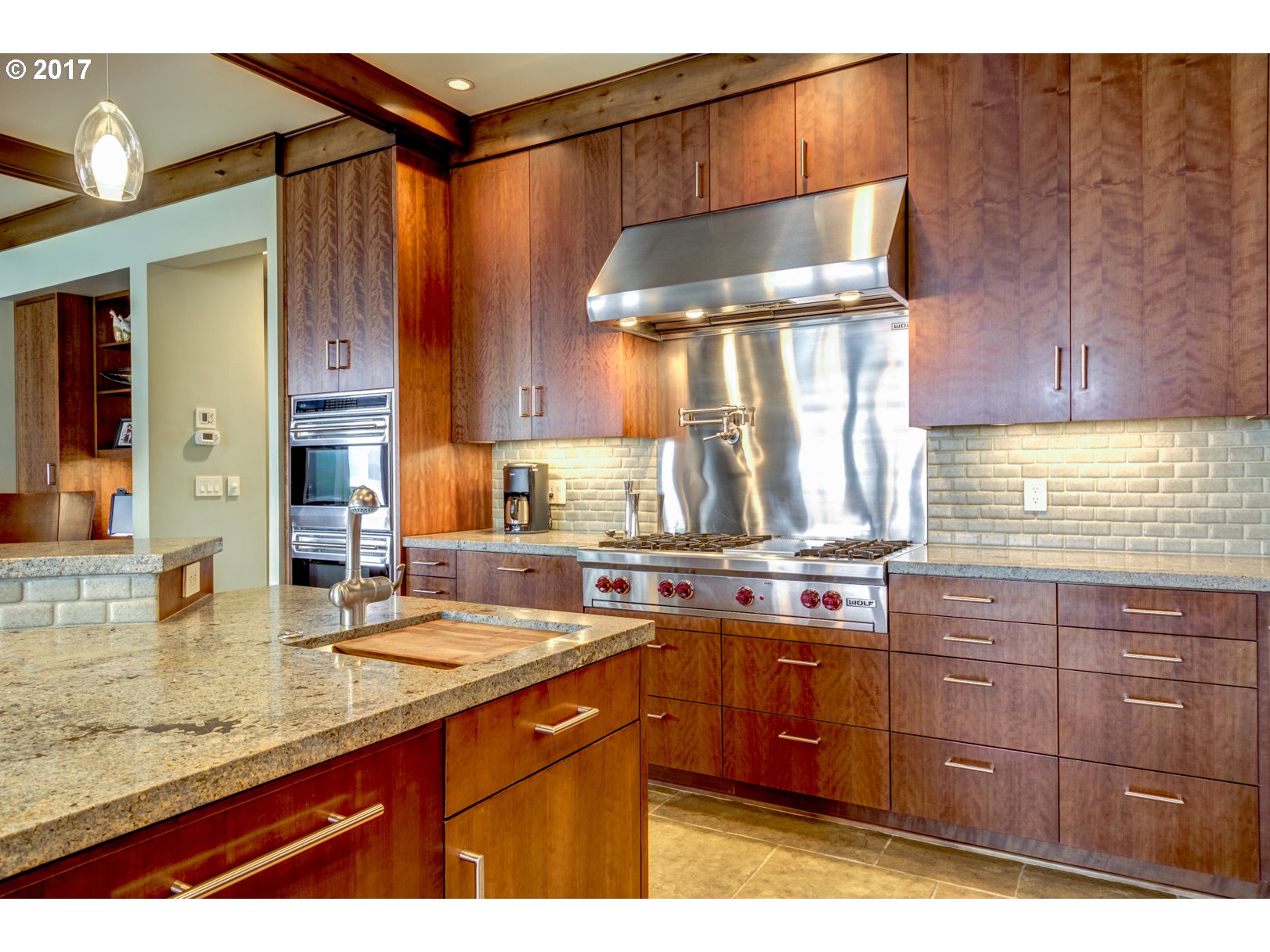 1525 NE MARINE DR, Portland, OR 97211