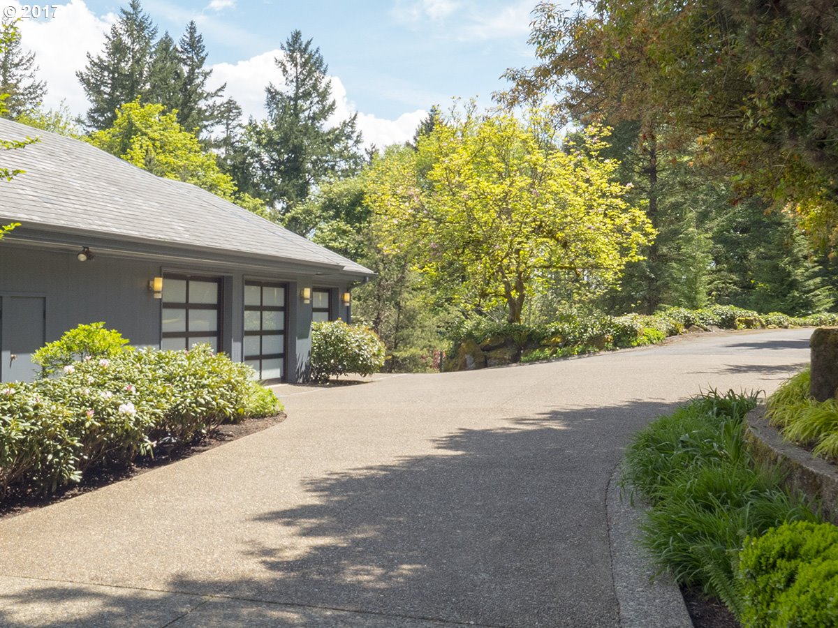 11728 SW SUMMERVILLE AVE, Portland, OR 97219