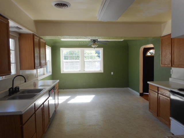 712 Walnut StLebanon, OR, 97355Linn County