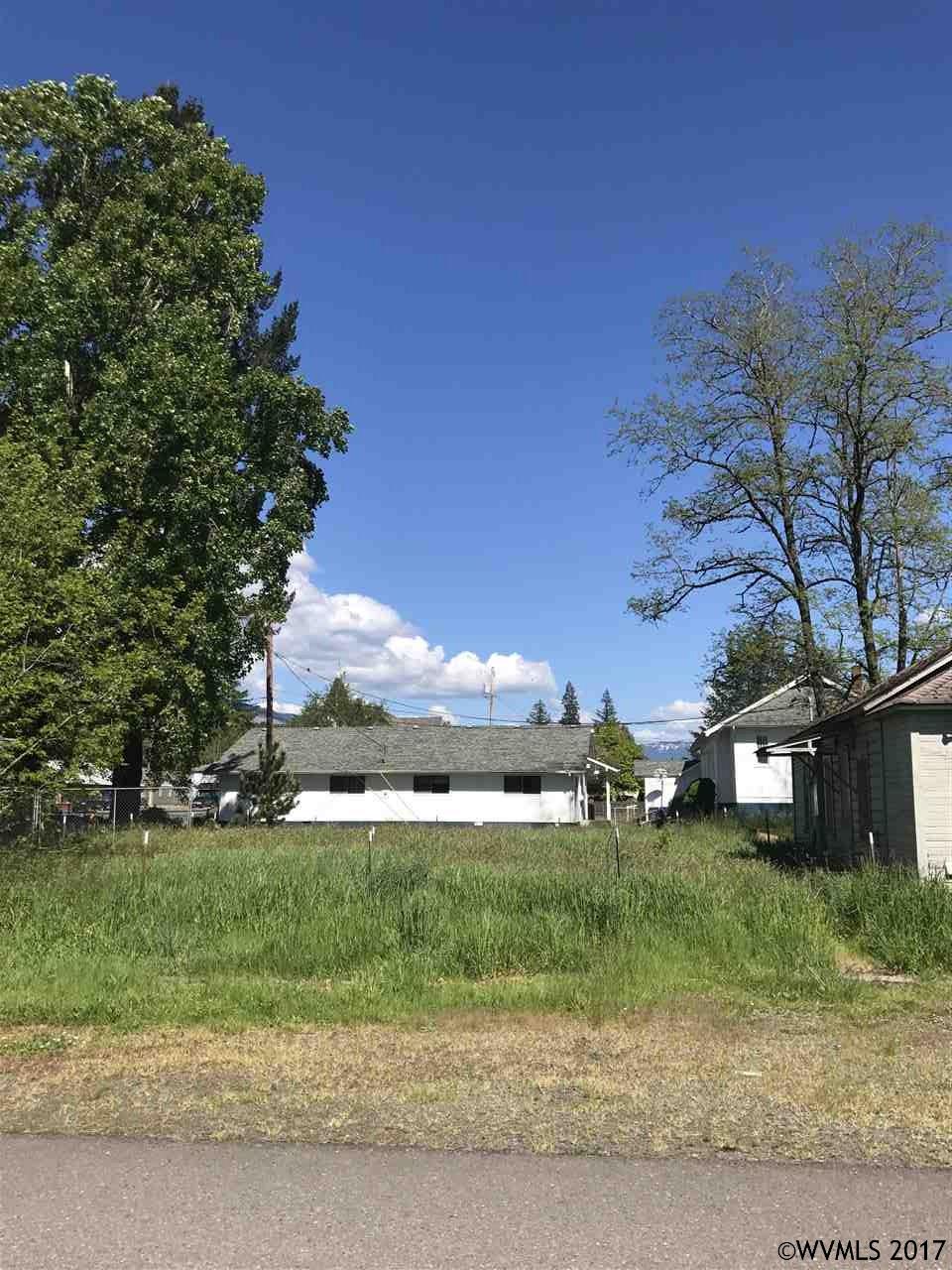339 SW Cedar St, Mill City, OR 97360